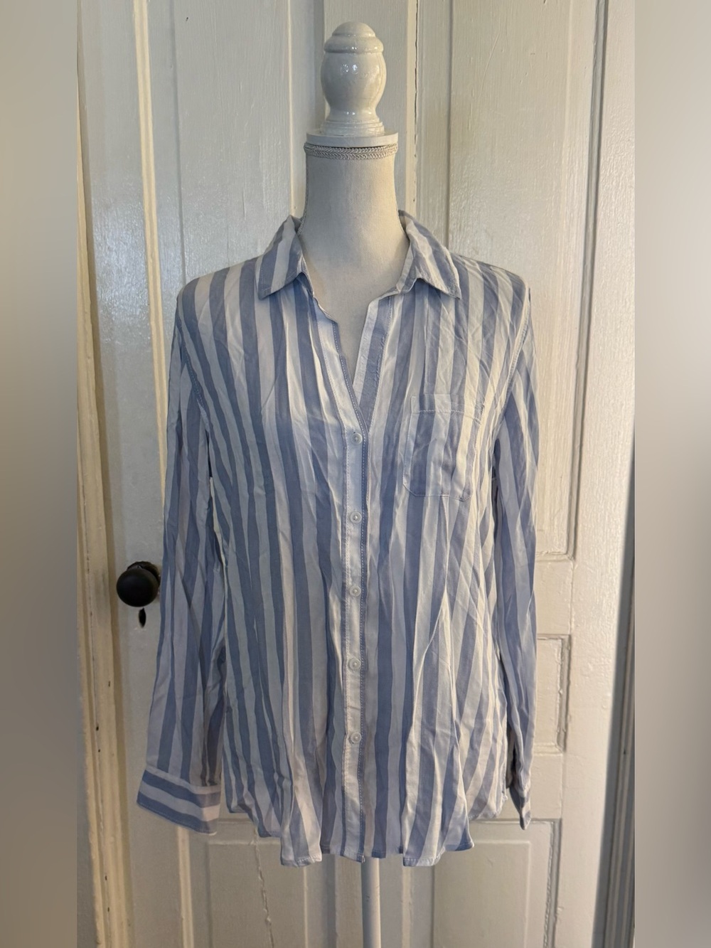 beachlunchlounge Candace Blue & White Stripe Button-Up Shirt - Size M - NWT - Picture 2 of 13